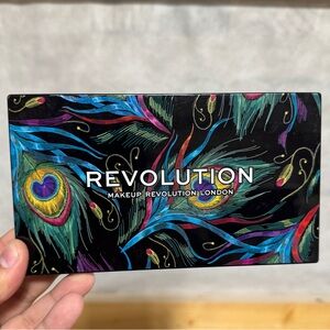 Revolution Vibrant Feather Design Palette